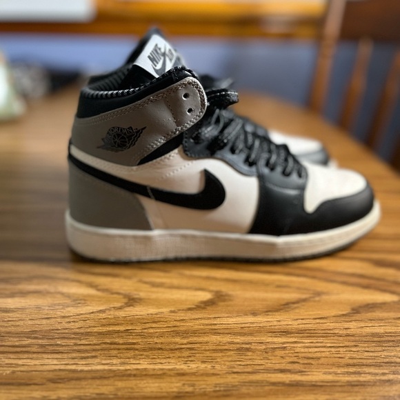 Size 6- Air Jordan 1 Retro High OG Barons 2013 RARE 575441-104. 
No original box - Picture 4 of 6